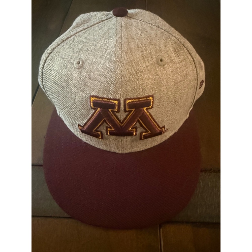 New Era 59FIFTY Minnesota Gophers Hat 7 3/4 Grey Maroon Fitted Side Patch Cap